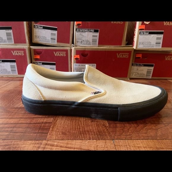 vans slip on pro classic white black